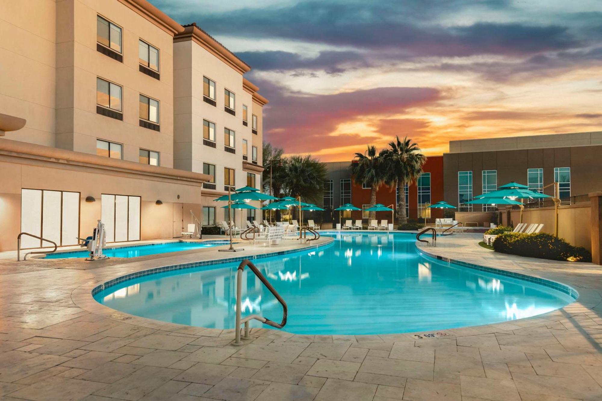Doubletree By Hilton Phoenix-Gilbert Exterior foto